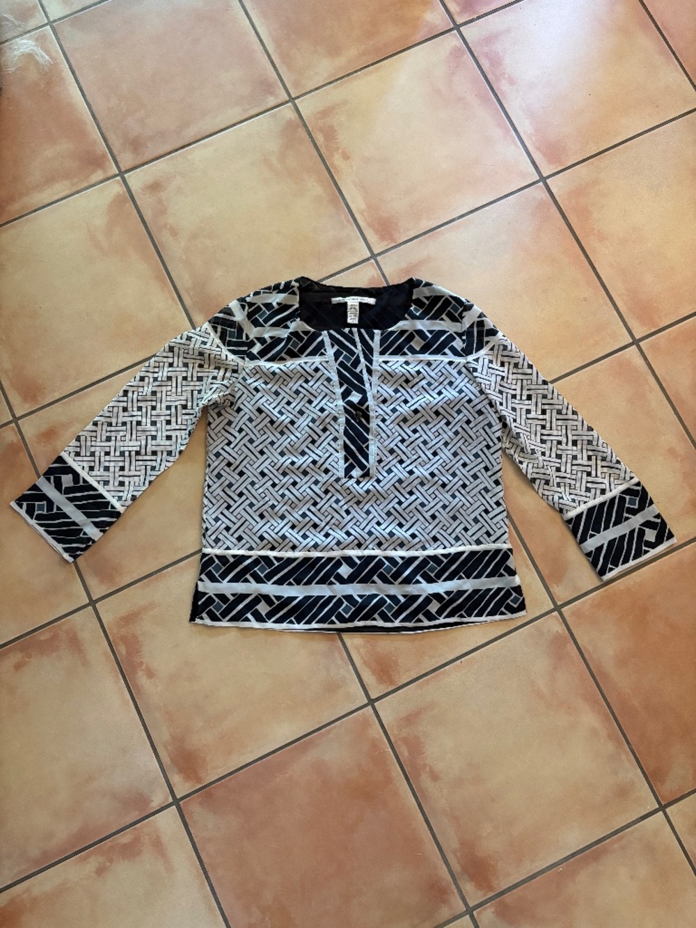 Diane Von Furstenberg Silk Basket Weave Blouse Size M
